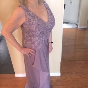 Mother of the bride/groom dress worn once. Cameron Blake by Mon Cherie.